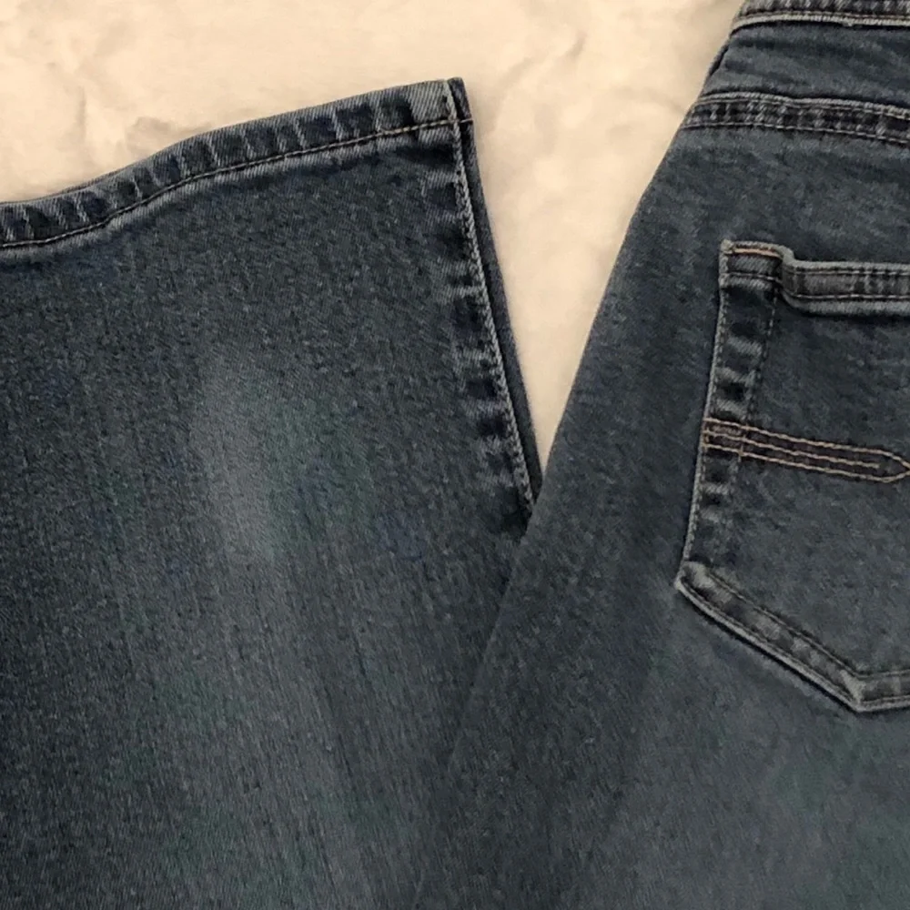 Express Jeans Stretch Fit & Flare (imperfect) 3/4s - Picture 6 of 9